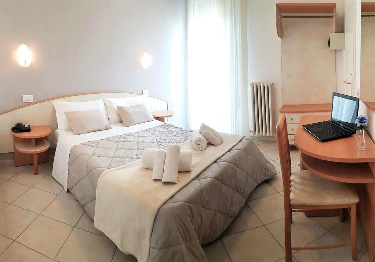 Hotel Prestige Rimini Ngoại thất bức ảnh